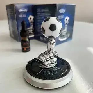 Автомобільний ароматизатор на сонячній батареї &ldquo;Футбольний м&rsquo;яч&rdquo; &bull; Декоративний аромадифузор у машину для свіжості салону та прикраси панелі авто 58216 фото